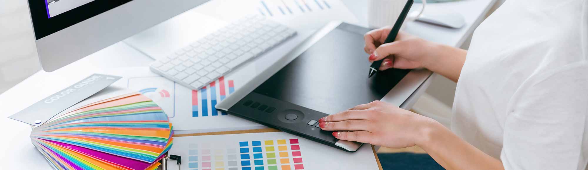 クリエイティブ事業